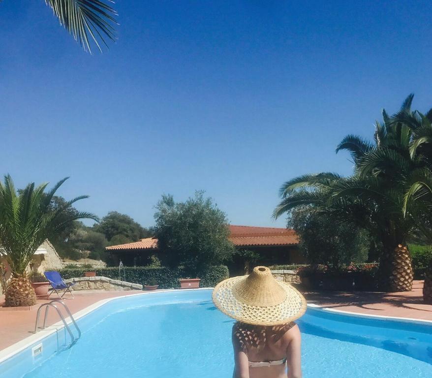 Residence Villa Smeralda Telti Kültér fotó