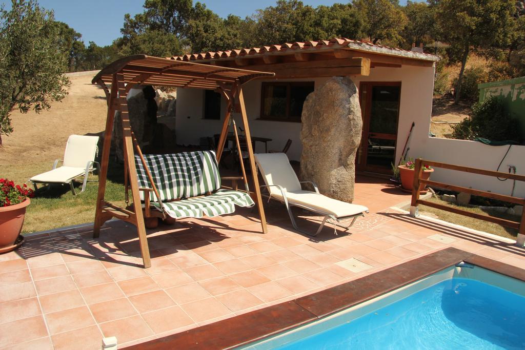 Residence Villa Smeralda Telti Szoba fotó